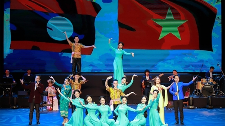 Xay moon văn hoá, k’tiếc k’ruung, acoon manứih Viẹt Nam đhị Lào