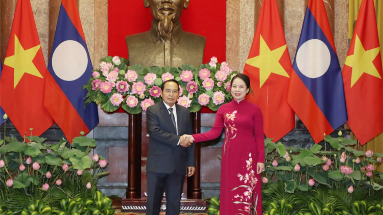 Phó Chủ tịch nước Võ Thị Ánh Xuân pa prá lâng Phó Chủ tịch nước Lào