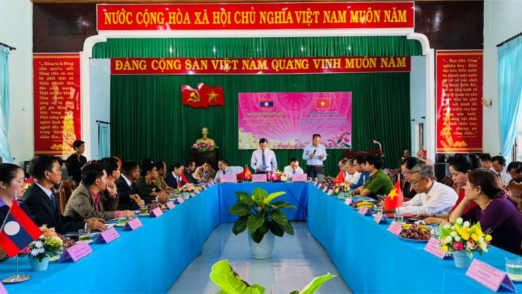 T’đang moon doanh nghiệp chr’hoong A Lưới, tỉnh Thừa Thiên Huế k’rong bhrợ ooy Lào