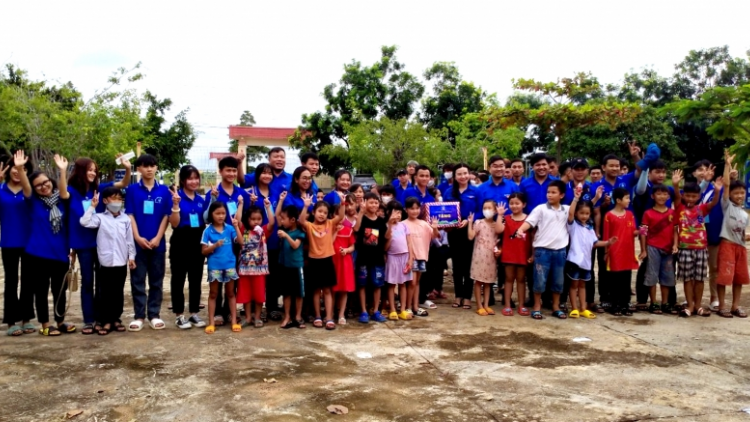 Chiến dịch đha đhâm c’moor tình nguyện hân noo ch’noọng t’viêng đhị zr’lụ k’noong k’tiếc Đăk Lăk