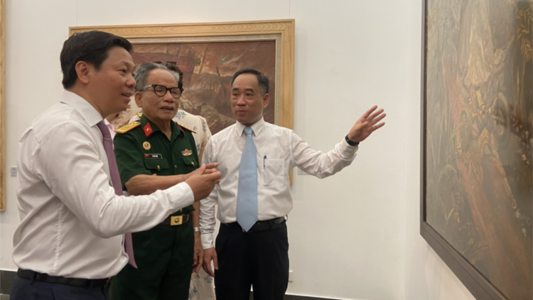 Hay cớ ooy cr’chăl a hay grơơ nhool âng đha nuôr hêê đhị triển lãm “Dzợ ăt lâng c’moo c’xêê”