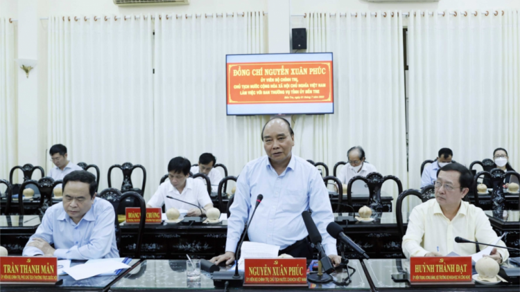 Chủ tịch nước Nguyễn Xuân Phúc bhrợ bhiệc lâng Ban Thường vụ Tỉnh uỷ Bến Tre