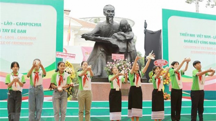 Bh’rợ tr’lum tr’lêy âng p’niên k’tứi 3 k’tiêc k’ruung Việt Nam- Lào- Campuchia đhị TP.HCM