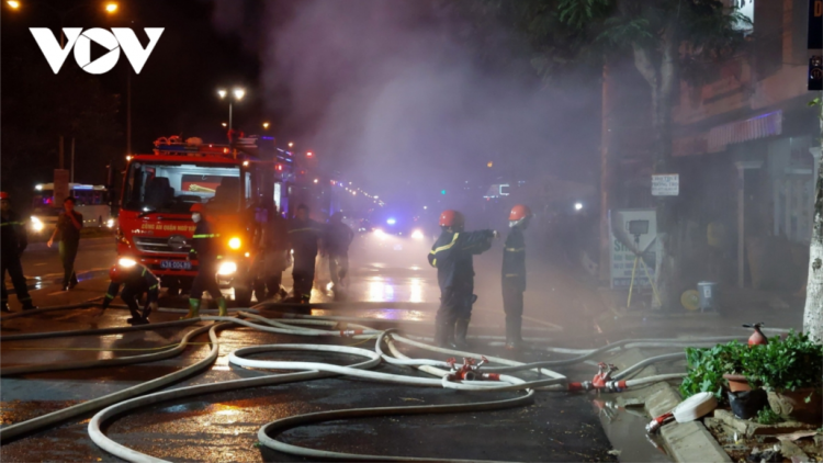 Đà Nẵng: Năc dưr vaih cớ bh’rợ rooh cửa hàng k’căn lâng k’coon