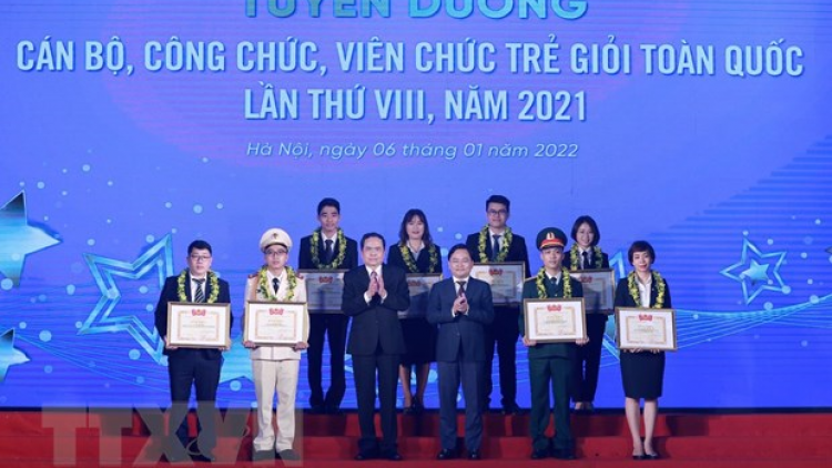 Phó Chủ tịch Quốc hội Trần Thanh Mẫn pâh bhiêc bhan hơnh deh “ Cán bộ, công chức, viên chức p’niên bhriêl g’lăng” prang k’tiêc g’luh VIII c’moo 2021