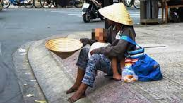 Bhrợ têng, k’dua p’niên k’tứi lươt nh’nhăn cha cha năc crêê ta toom tươc 15 ức đồng
