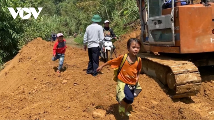 Quảng Nam pazưm lêy bhrợ pa liêm đợ đhị c’lâng ma hr’câh ha voóh