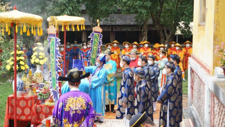 Thừa Thiên Huế: Bhlếh cha nur, khai ấn cher đoọng ha ta mooi cóh Hoàng cung Huế