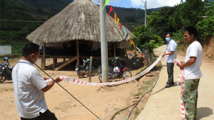 Pa dưr pa xớc đảng viên manứih acoon cóh chr’hoong k’noong k’tiếc Đăk Glei, tỉnh Kon Tum