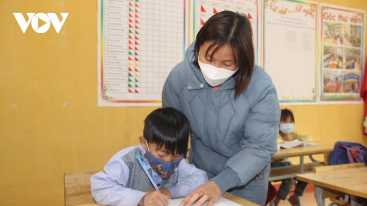 Ch’ngai bha dăh cr’liêng chữ coh da ding k’coong