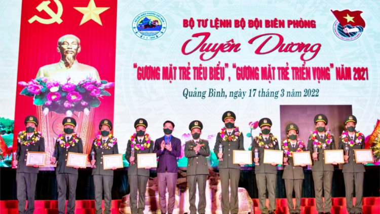 Hơnh deh 20 cha năc đha dhâm c’mâr Bộ đội Biên phòng tr’haanh liêm choom âng prang k’tiêc