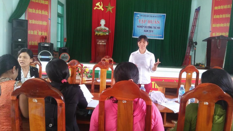 A Lăng Oanh lứch loom lâng bh’rợ hội