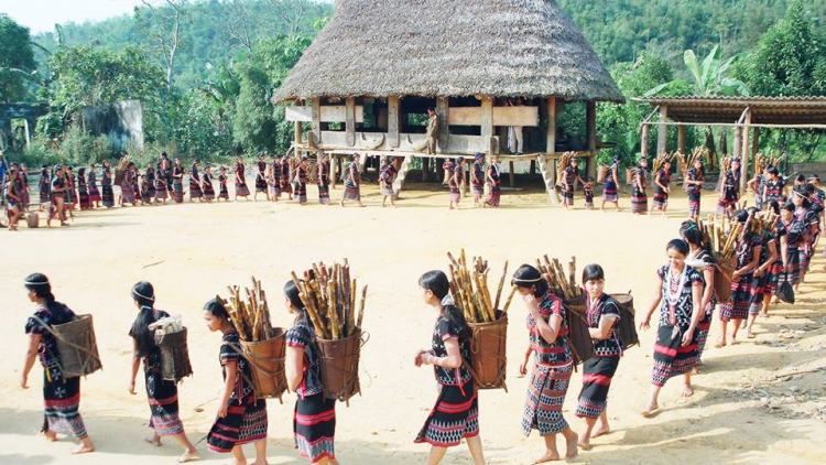 Xa nay bh’rợ đoàn kết Cơ Tu