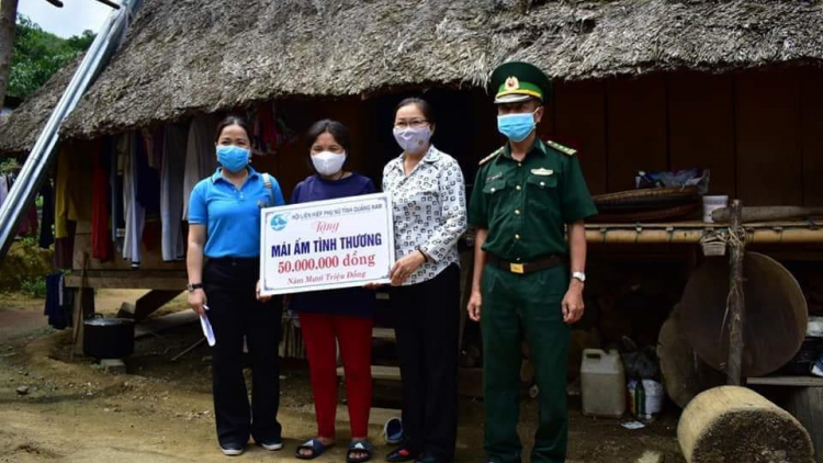 Bh’nơơn liêm choom tơợ bh’rợ xa nay “Lươt dh’rưah lâng pân đil c’noong k’tiêc”