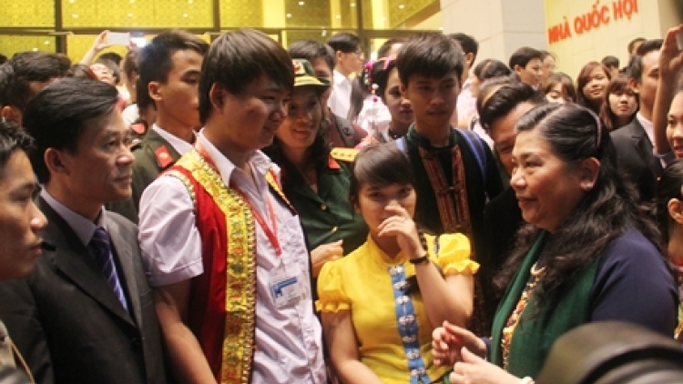 Zooi đoọng học sinh, trường phổ thông cóh chr’val, vel pa bhlâng zr’nắh k’đháp