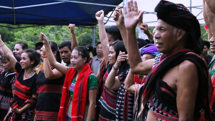 Loom luônh âng apêê ca coon đơơng âng tô Ava Hồ