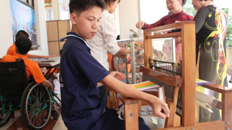 Dzợ bấc rau k’đháp k’ra cóh bh’rợ pa choom bh’rợ tr’nêng, trợ cấp đoọng ha ma nuýh t’coóh t’ha, ma nuýh khuých goo