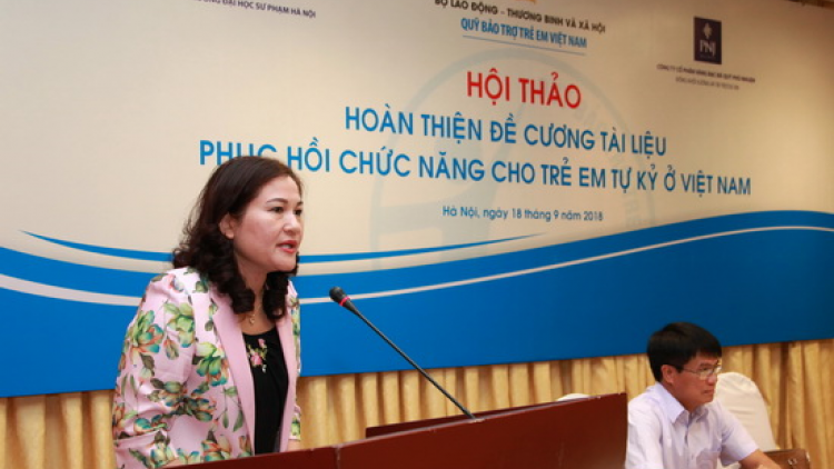 Prang k’tiếc k’ruung vêy k’dâng 200 r’bhâu p’niên tự kỷ