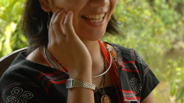 Thương mại, dịch vụ chrooi đoọng bhrợ tr’xăl pr’ắt tr’mông cóh bhươl cr’noon zr’lụ k’noong k’tiếc