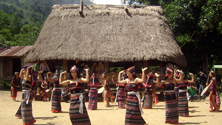 Da ding k’coong Quảng Nam:Pa dưr du lịch p’têết lâng bh’rợ zư lêy văn hoá.