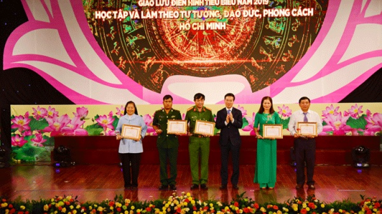 Hội nghị sơ kết bh’rợ tuyên giáo 6 c’xêê tơợp c’moo lâng xay moon bh’rợ x’ría c’moo 2019
