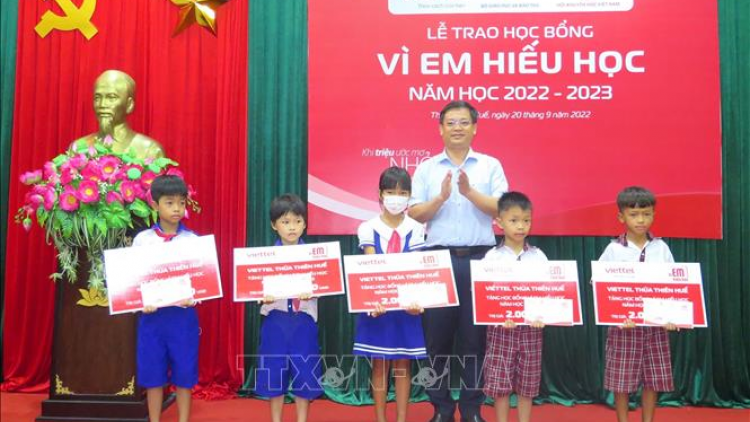 Thừa Thiên Huế: Pa đớp đoọng 420 hun học bổng Tu p’niên zay học