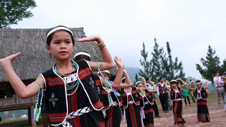 C’bhúh n’đhưng n’toong p’niên k’tứi Tây Giang