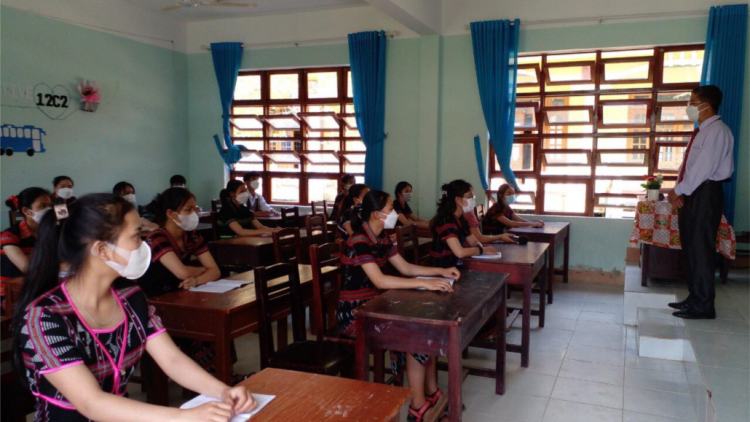 Đơơh năl ôn thi tốt nghiệp THPT k’tiêc k’ruung ha học sinh da ding ca coong