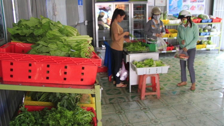 Kon Tum ta’toọn lêy bhiệc đhanuôr cắh lấh kiêng đươi lâng bhơi r’véh têệm ngăn