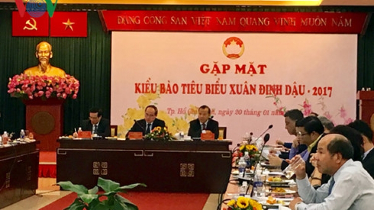 Chủ tịch Ủy ban Trung ương MTTQ Việt Nam Nguyễn Thiện Nhân ting pấh tr’lưm mặt đhanuôr hêê ắt mamông cóh k’tiếc k’ruung lơơng