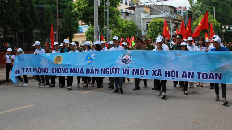 Lạng Sơn: Bấc bh’rợ ting bhrợ têng “T’ngay pazêng đhanuôr đương zêl cha groong pa câl acoon ma nuýh”