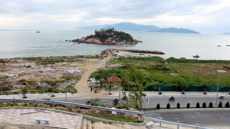 Pazêng bha ar xrặ: Zư liêm râu chr’nắp cr’van vịnh Nha TrangBha ar xrặ tr’nợơp: Cha choóh pa nhoonh Vịnh liêm chr’nắp bha lang k’tiếc