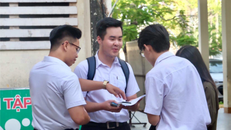 Miền Trung: Bấc thí sinh căh tước thi lâng môn thi tr’nơợp