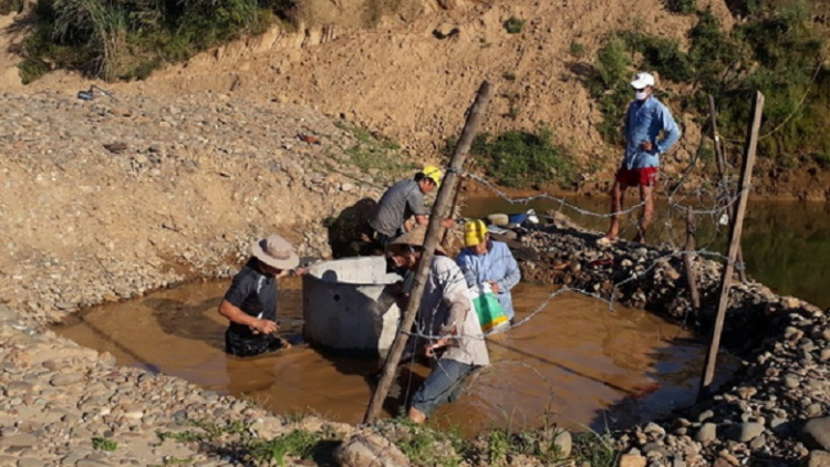 Quảng Bình: Đhị p’răng xơơt, thầy lâng trò zr’lụ đha da dinh ca coong pêch giếng chơớc đac