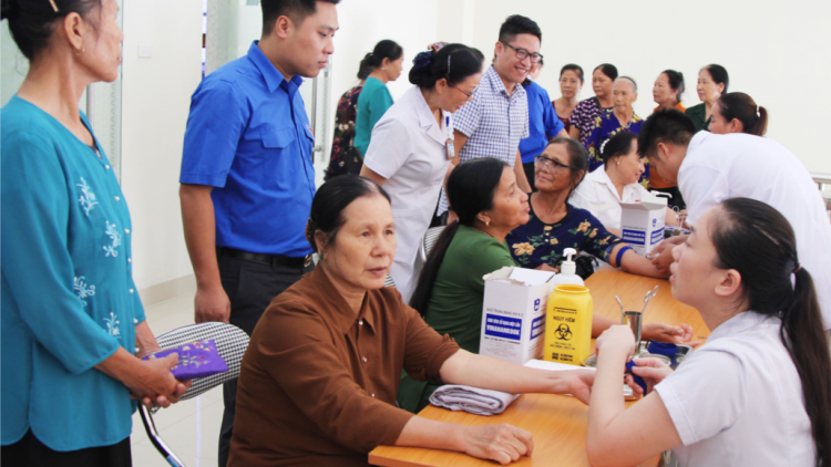 Quảng Ninh: Khám pa dứah cr’ay, đoọng k’goóh zanươu ha manứih vêy c’rơ g’lêếh zư lêy apêê chất độc da cam