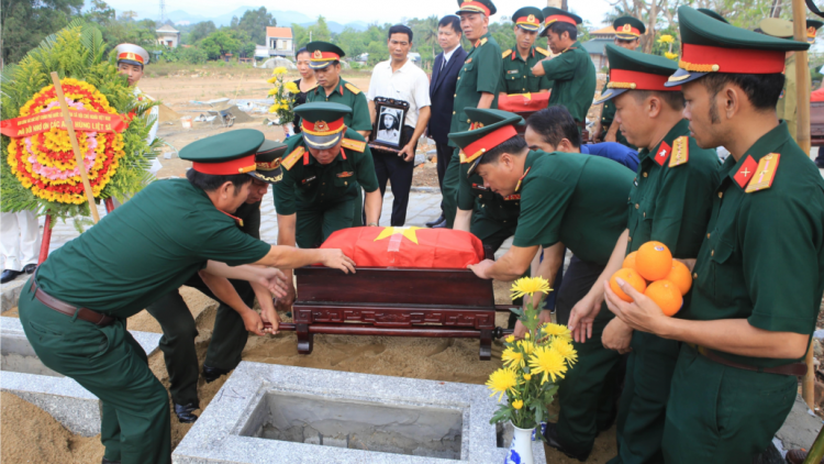Thừa Thiên Huế: C’lêng, k’tập 18 liệt sĩ, quân tình nguyện Việt Nam chêệt bil đhị Lào