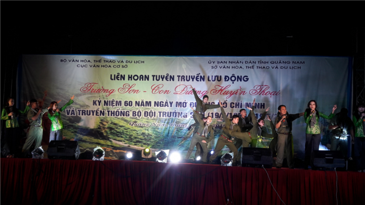 Xay trúih zấp prang “ Trường Sơn – Acoon c’lâng ma bhuy chr’nắp”