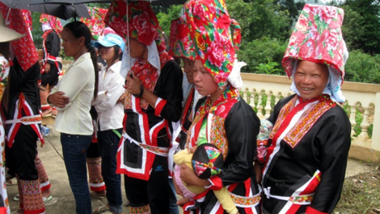 Lay tzinh khzang ca páo dung chủ nhật 17/5/2015