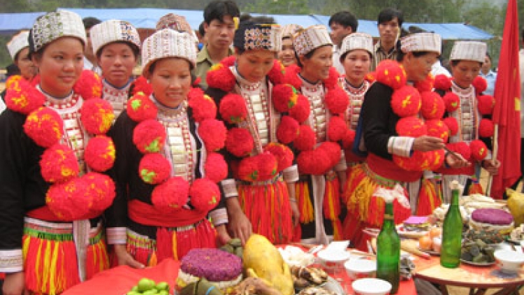 Lầy tzình thzáng ca páo dung chủ nhật hoi 1/1/2017