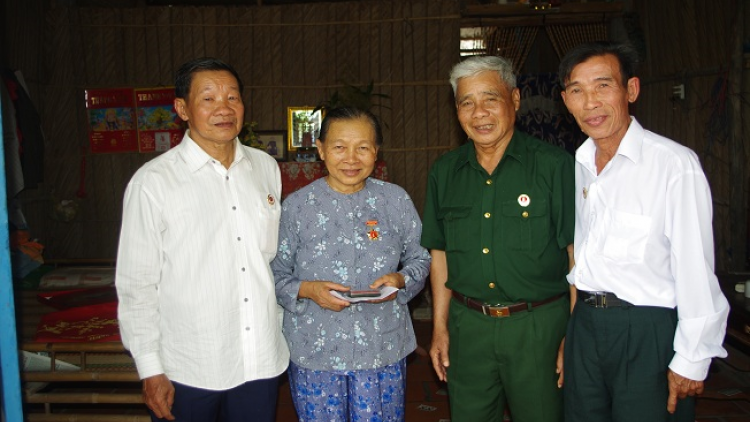 Làn hùng panh duốn hưu tzùn búa pong thính nhàn tzìn tzấu 1 thin nom pieoz pun đồng đội