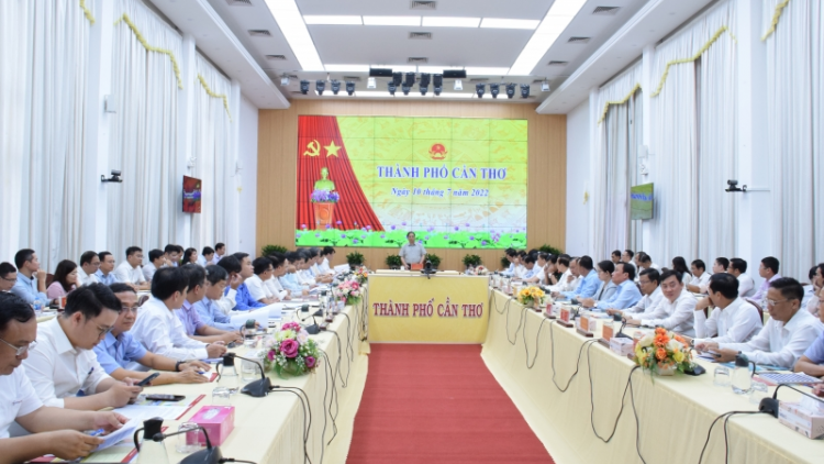 Khua knŭk kna Phạm Minh Chính mă bruă hŏng Anôk kiă kriê bruă Đảng ƀuôn prŏng Cần Thơ