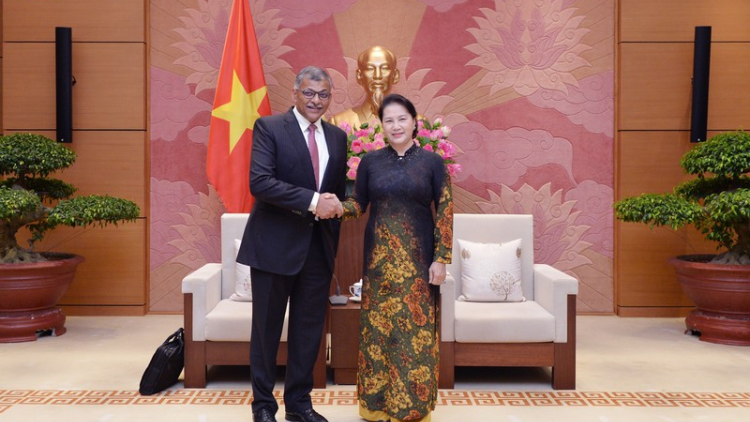 Khua Quốc hội drông khua g^t gai sang phat kđi gưl dlông Singapore