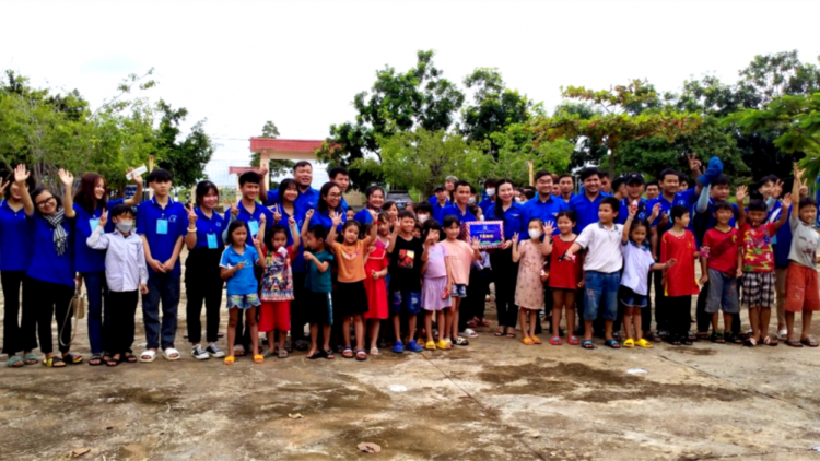 Hdră êdam êra ba anăp yan mdei prŏng mtah ti krĭng knông lăn Dak Lak