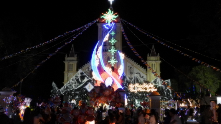 Mơnuih [on sang kual C|ư\ Siăng hok mơ-ak c\ơkă hrơi Noel mơ-ak mơ-ai pơđao pran jua