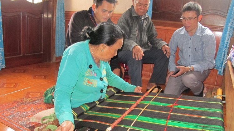 Bơyan phang thun phrâo [ơi ( plơi) Bon Bu Dak