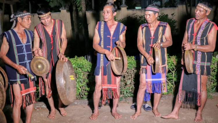 Gialai: Plơi pla hok mơak prăp lui hrơi Jơnum ngui }ing hơgor kual Dap kơdư