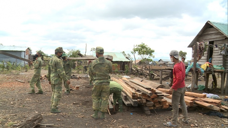 Rit plơi “5 [u hmâo” }eng Leng - ]ang rơmang do# tơguan sa tơlơi hơd^p phrâo