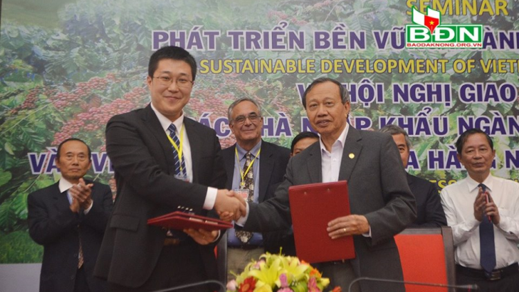 Gru\p kơphê Việt Nam k^ hră pơ-ar djă pioh ngă hro\m hăng Gru\p kơphê kual ASIA