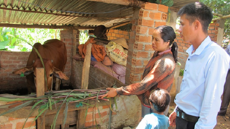 {u pioh hơdôm sang ano\ [un rin glăi pơ tlôn ôh