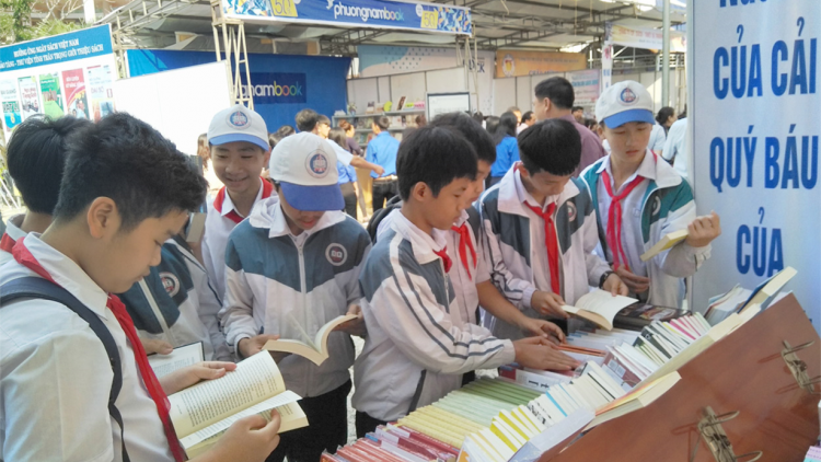 Kontum: Pơ phun anăp nao hrơi Hơdrôm hră Việt Nam 21/4